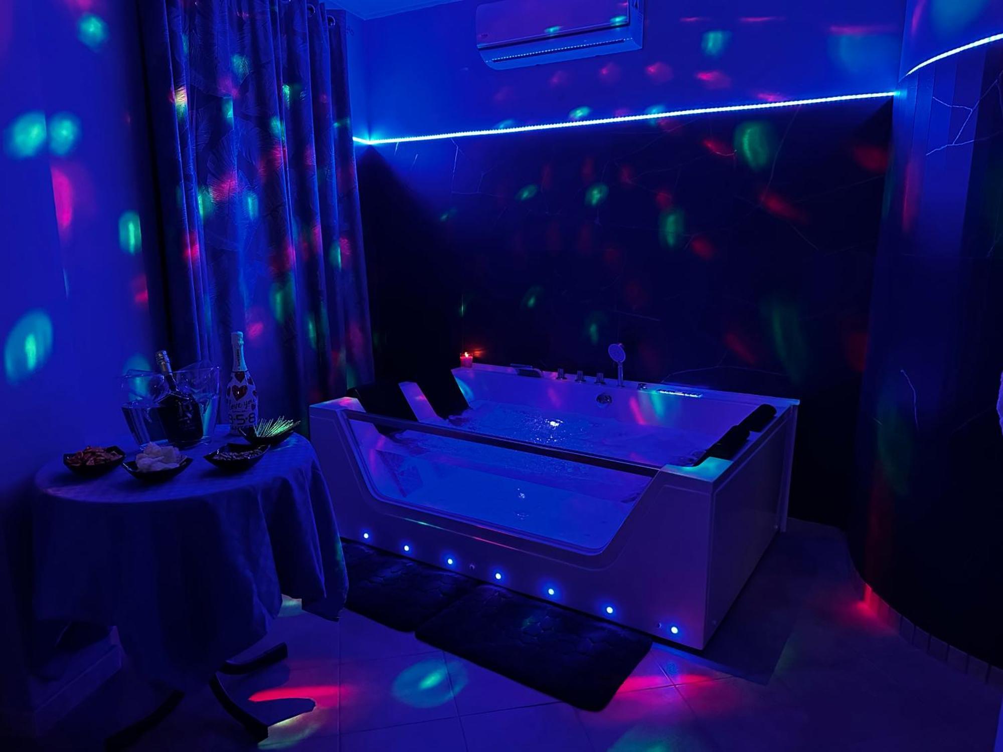 Deluxe Suite Spa Bath