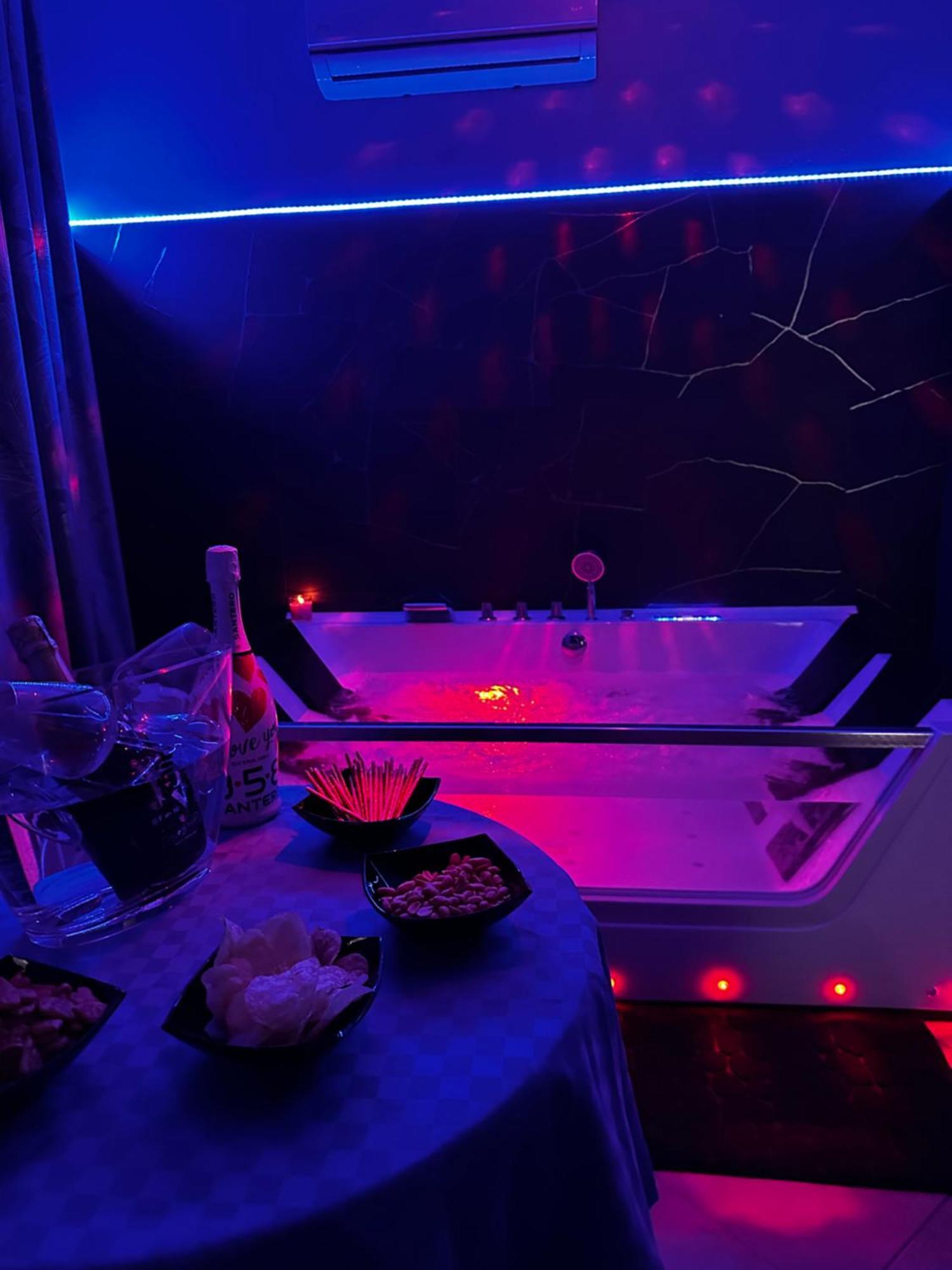 Deluxe Suite Spa Bath