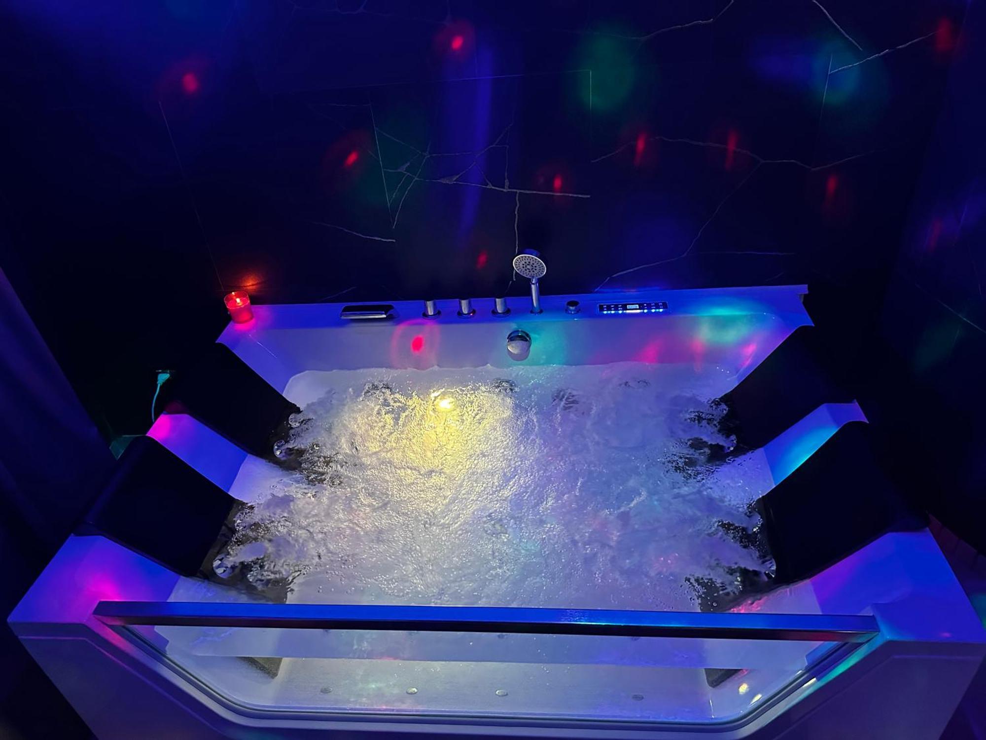 Deluxe Suite Spa Bath