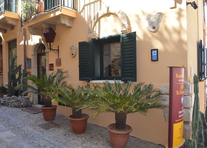 Beach hotel: Le Piccole Grotte